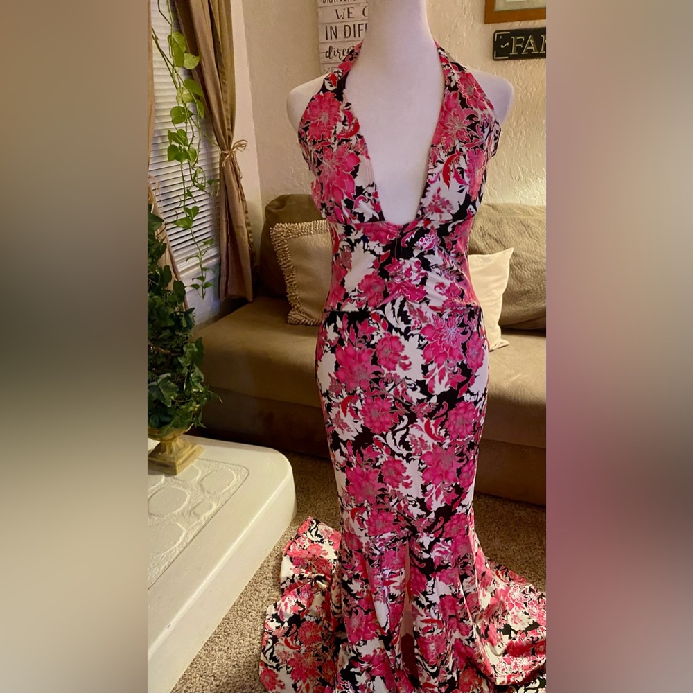 Elegant Pink Floral Halter Designer Dress 🌺 - Picture 7 of 11